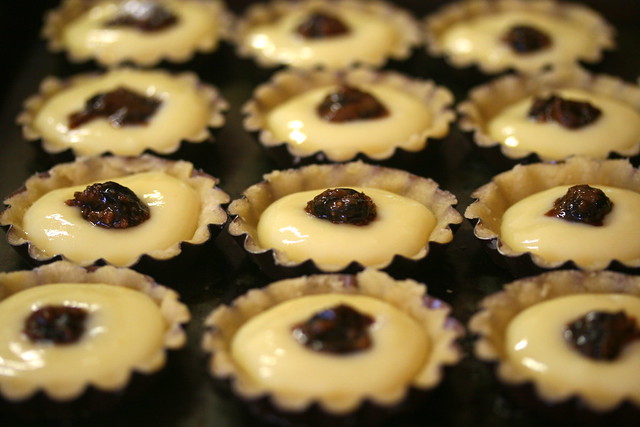 "pasticcetti con crema e amarene" - mini-pies with custard and sour cherries