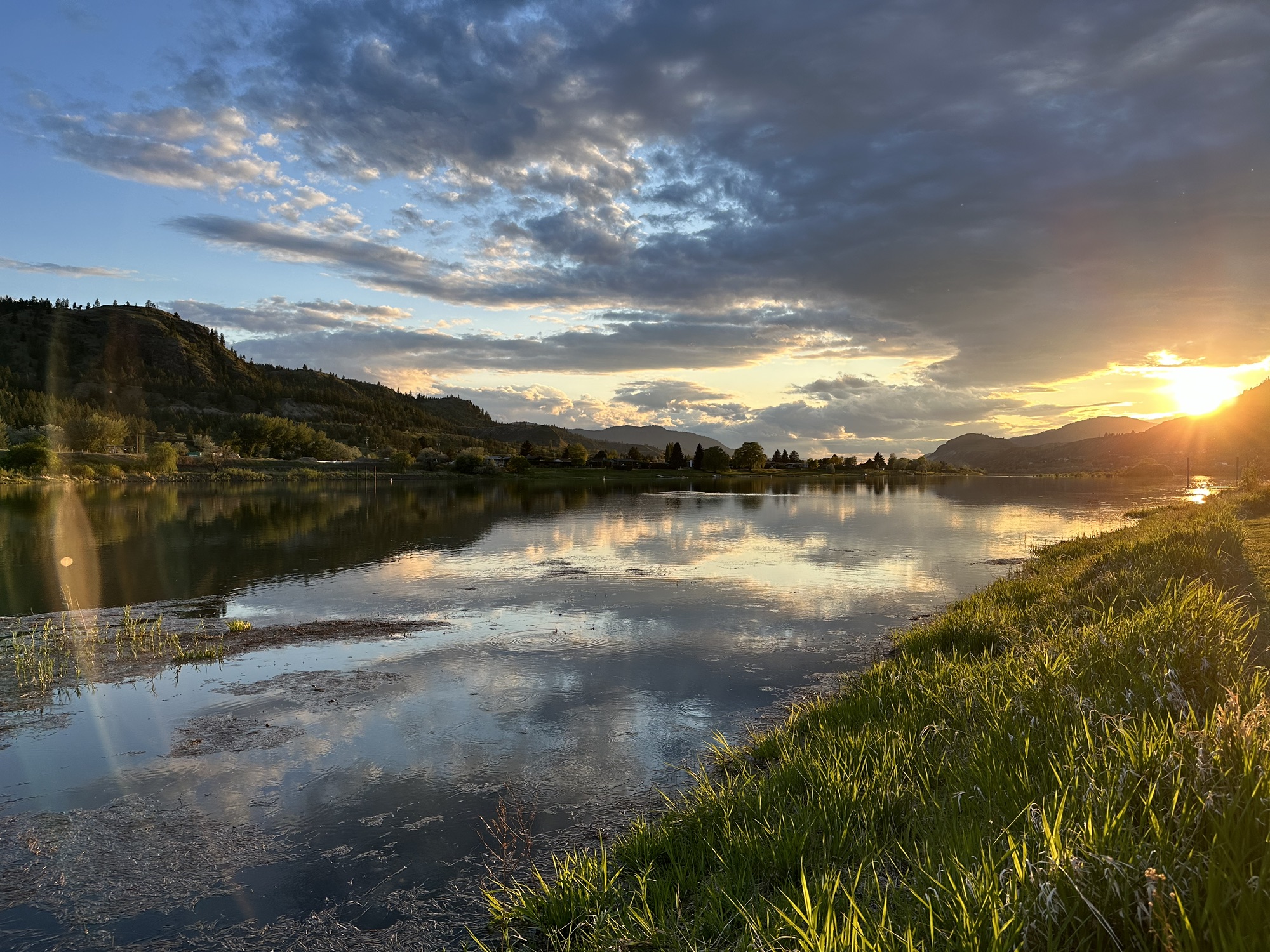 A nice sunset over the South Thompson River near Kamloops, BC (Canada). 
