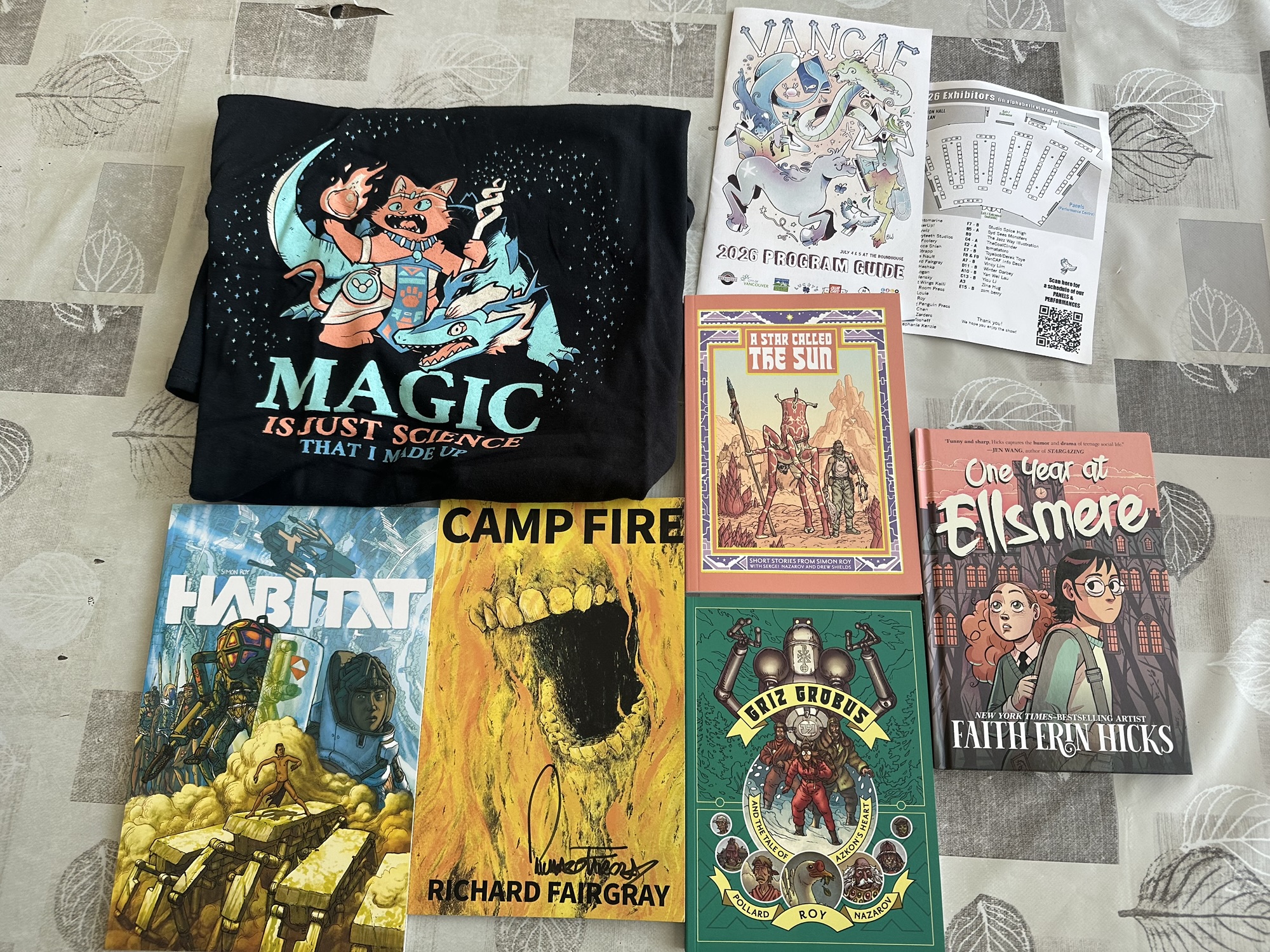 A funny T-shirt by Sam Logan (go read Sam & Fuzzy!)
One Year at Ellsmere by Faith Erin Hicks (go read The Nameless City!)
Griz Grobus, Habitat, and A Star Called The Sun by Simon Roy (go play Six Ages!)
Camp Fire by Richard Fairgray (no idea what to recommend, it’s the first time I see this guy!)