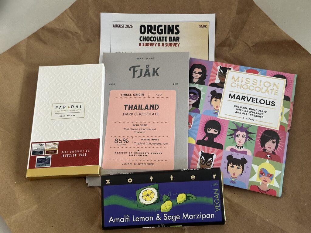 Delivery from Origins Chocolate Bar, in New Westminster, BC.
Paradai Dark Chocolate 65%, Infusion Palo
(can you really name a 65% bar "dark"? I have my doubts...)
Fjak Thailand Dark Chocolate 85%
Mission Chocolate Marvelous 61% Dark Chocolate with Raspberries and Blackberries
(again with the low % dark denomination?)
Zotter Amalfi Lemon & Sage Marzipan Vegan chocolate bar
(woooo, marzipan....)